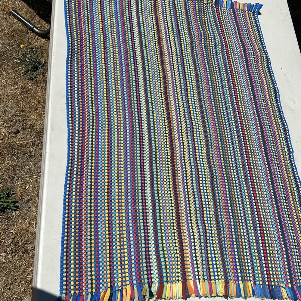 Colorful Woven Rug with Tassels. - Picture 6 of 9